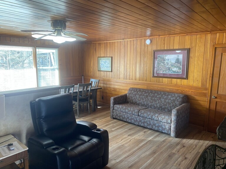 Carr's Cottages Suites 15 & 16 - Gatlinburg, TN