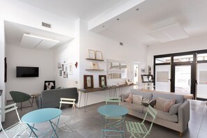 Living area - Little Square (Arona)