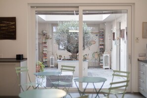 Living area - Little Square (Arona)