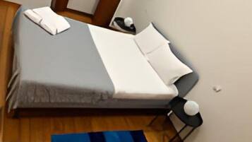 Chambre, 1 lit double | 1 chambre, Wi-Fi gratuit, draps fournis