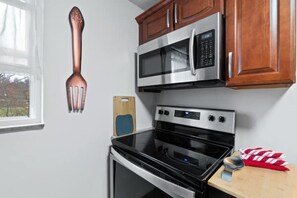 Frigorífic, microones, forn i placa de cuina