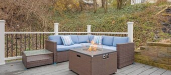 Modern 3 Bedroom Townhome Close to Downtown