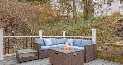 Modern 3 Bedroom Townhome Close to Downtown