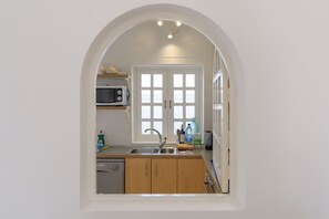 Kjøleskap, mikrobølgeovn, ovn og oppvaskmaskin