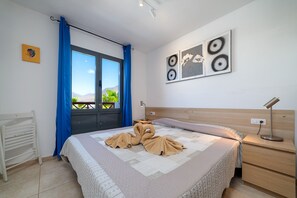 3 bedrooms, in-room safe, iron/ironing board, free WiFi - Casa LAGO (Playa Blanca)