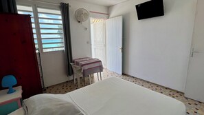 1 bedroom, free WiFi, bed sheets