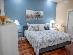 2 bedrooms, in-room safe, desk, iron/ironing board