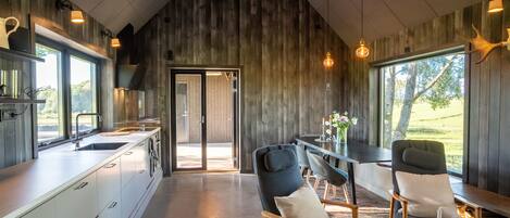 Refrigerador, horno, placa de cocina, lavavajillas