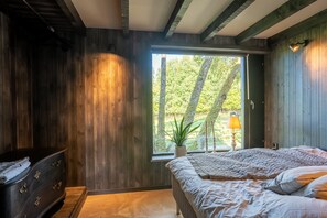 3 bedrooms, WiFi, bed sheets, wheelchair access