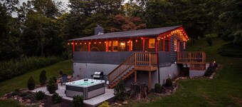 The Juniper Cabin • Cozy Hideaway w/ Hot Tub