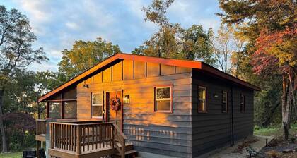 Whitetail Cabin | Couple`s Retreat w/ Hot Tub