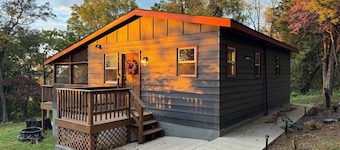 Whitetail Cabin | Couple`s Retreat w/ Hot Tub