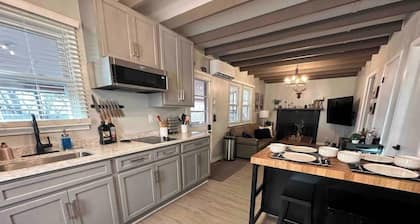 Whitetail Cabin | Couple's Retreat w/ Hot Tub