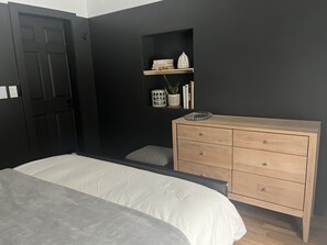 3 bedrooms, desk, travel cot, free WiFi - Creek side cabin near State Parks and ski resorts (Stamford)