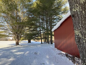 Property grounds - Creek side cabin near State Parks and ski resorts (Stamford)