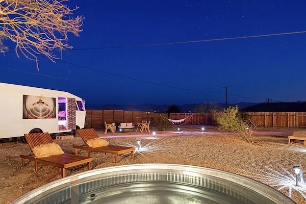 Tina de hidromasaje al aire libre