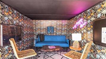 Televisor intel·ligent i llibres