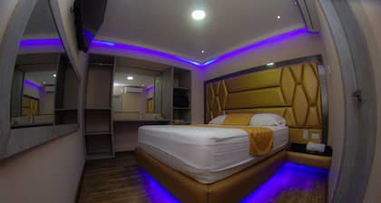 Hotel ByHours Astor