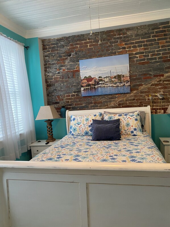 شقة عائلية | أغطية فراش متميزة وبديكورات فريدة لكل غرفة وطراز فريد لكل وحدة ومكتب