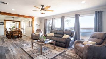 Älytelevisio, takka, DVD-soitin