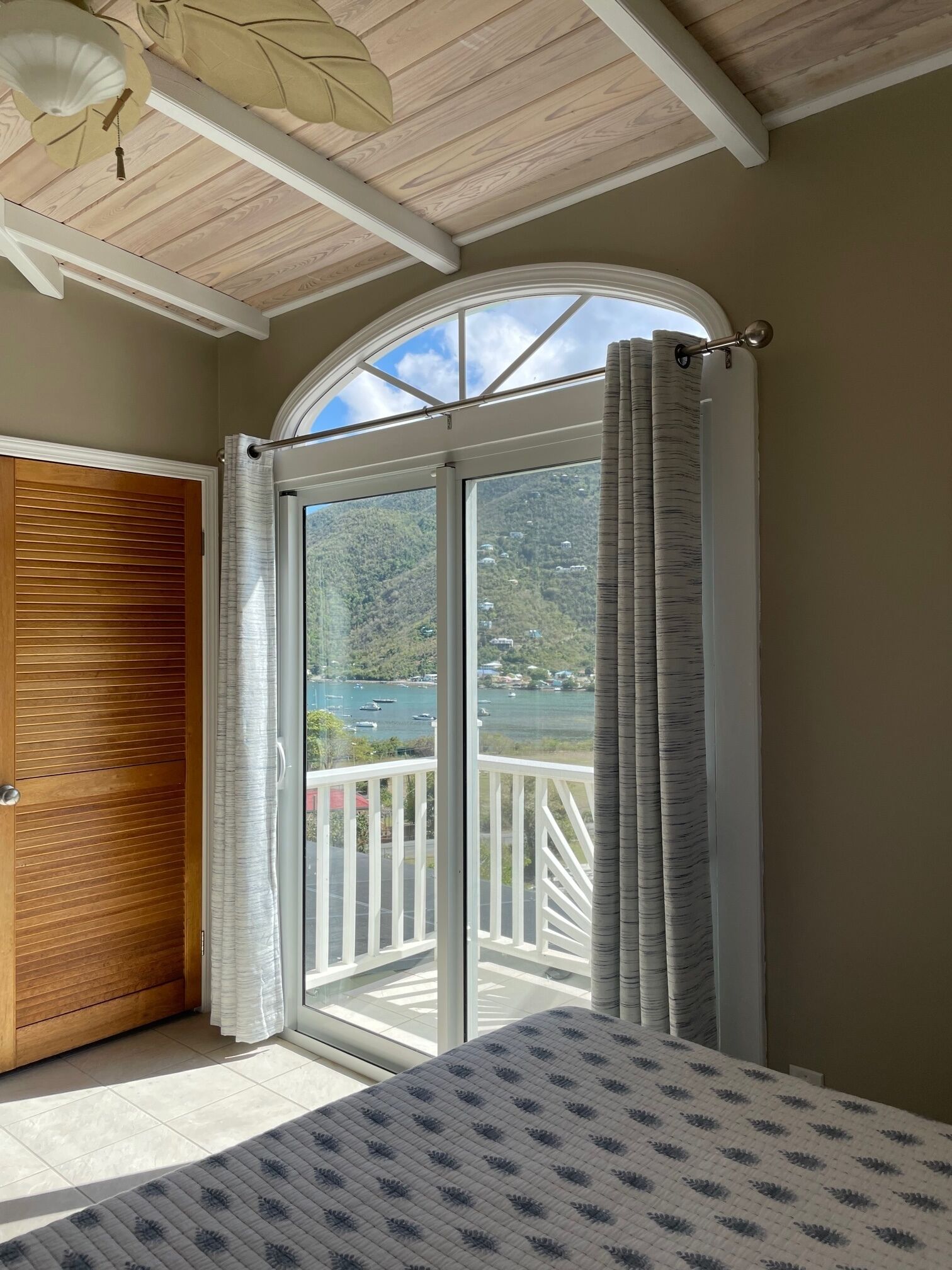 2 quartos, cofres nos quartos, Wi-Fi de cortesia, roupa de cama