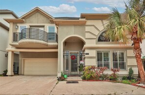 Exterior - REVENE - near Galleria Mall (Houston)