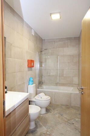 Hair dryer, towels - A 2 Minutos da Praia da Gamboa! Estúdio com Patio Privado (Peniche)
