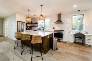 Fridge, microwave, oven, stovetop - (2026 OPEN!) New Buffalo Beauty With Private Heated Pool! (New Buffalo)