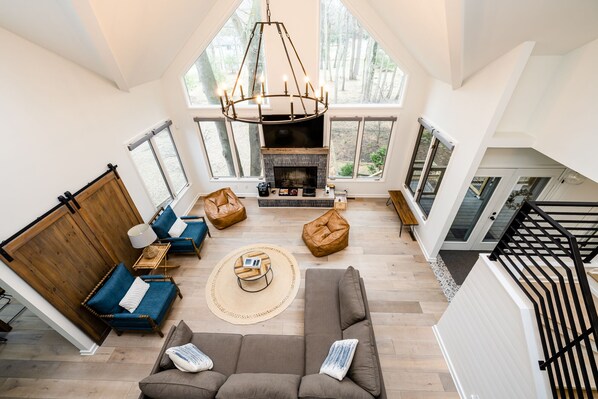 TV, table tennis - (2026 OPEN!) New Buffalo Beauty With Private Heated Pool! (New Buffalo)