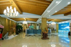 Lobby lounge - Liyang Nanshan Zhuhai Cuigu Manor Hotel (Liyang)