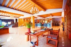 Bar-salon dans le hall