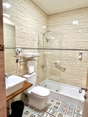 Superior Room | Bathroom | Shower, rainfall showerhead