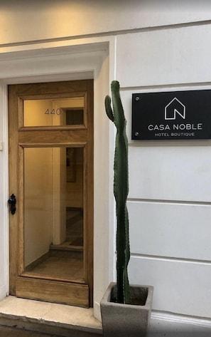 Front of property - Hotel Casanoble (Santiago)