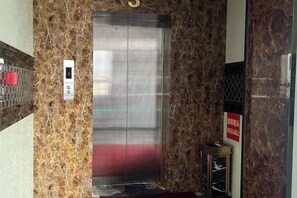 Interior - Yinhong Hostel (Kaiping)