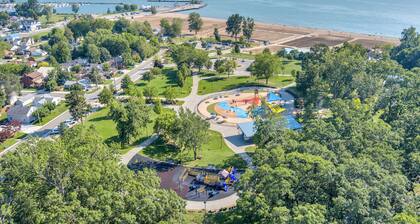 Park Bungalow #4 - Seacliff Beach Suites