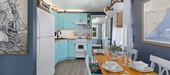 Octopus Cottage: Hot Tub | Kayaks | Fire Pit