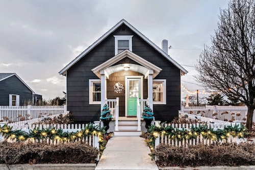 Octopus Cottage:  Hot Tub | Kayaks | Fire Pit