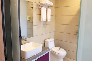 Bathroom - Weisi Haoting Hotel (Chibi)