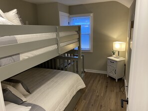 4 bedrooms, free WiFi, bed sheets
