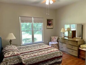 4 habitaciones, escritorio, tabla de planchar con plancha y wifi gratis 