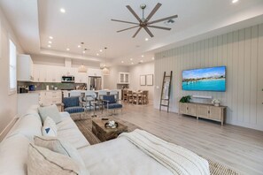 Smart TV, fireplace, books, stereo