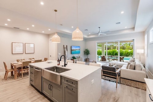Mimosa Manor Luxury Beach Home Heated Pool/Spa 4 Blocks From Beach