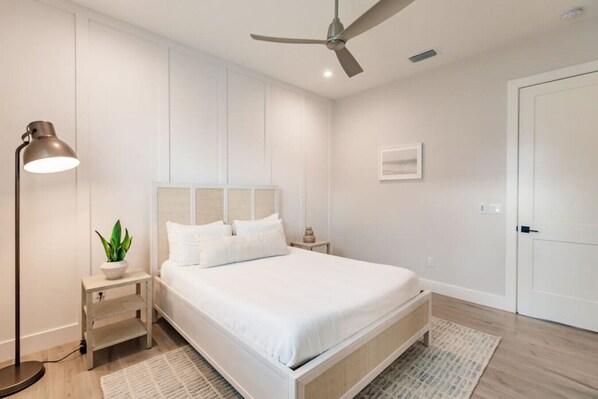 4 bedrooms, desk, iron/ironing board, travel cot