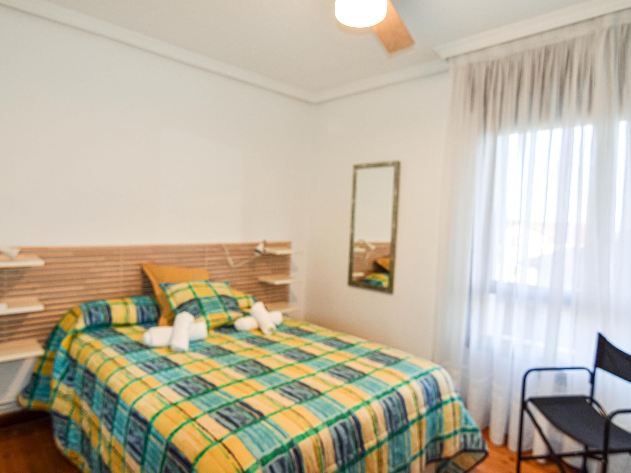5 slaapkamers, een strijkplank/strijkijzer, internet, beddengoed
