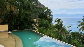 Piscine extérieure, piscine chauffée