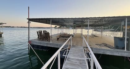 Best For Boats & Fishing 🚤 Big Parking Area + Upgrade Option To Private Dock 🏊🏼♂️