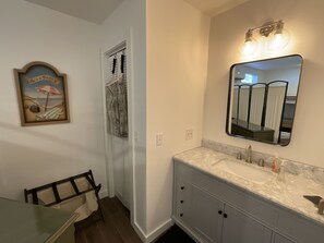 Toalhas de banho, sabonete, shampoo 