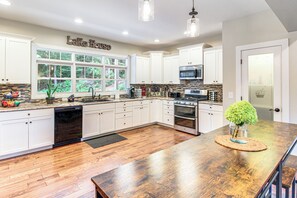 Fridge, microwave, stovetop, dishwasher - Modern Tims Ford Lake Home w/ Private Dock & Pool! (Lynchburg)