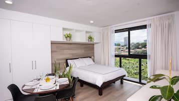 1 habitación, tabla de planchar con plancha, wifi gratis y ropa de cama