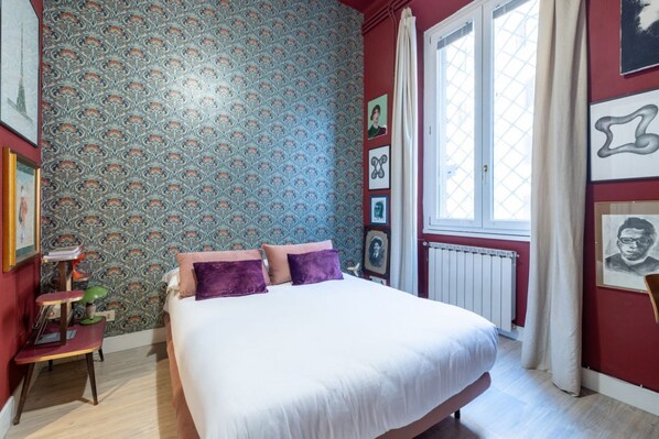 2 bedrooms, bed sheets